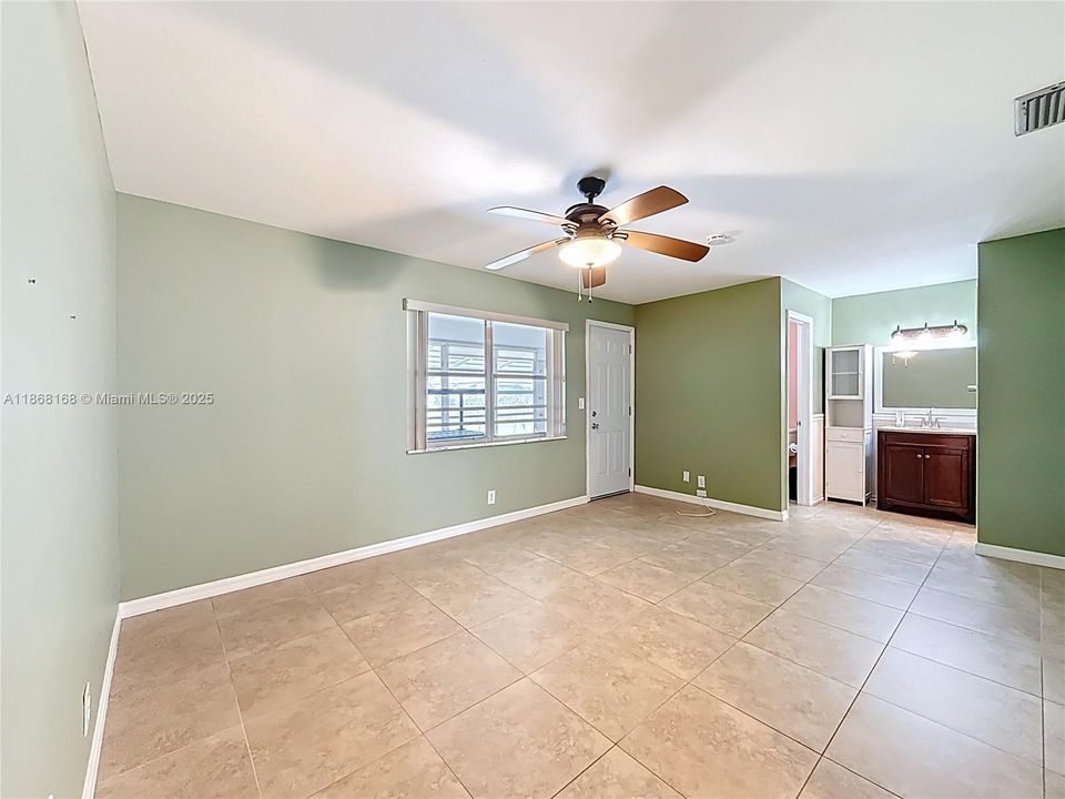 Activo con contrato: $120,000 (1 camas, 1 baños, 954 Pies cuadrados)