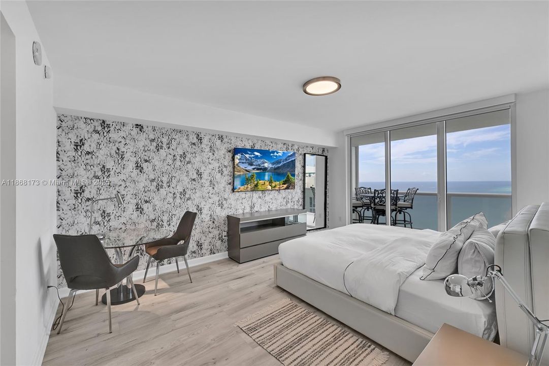 Active With Contract: $9,000 (2 beds, 3 baths, 1733 Square Feet)