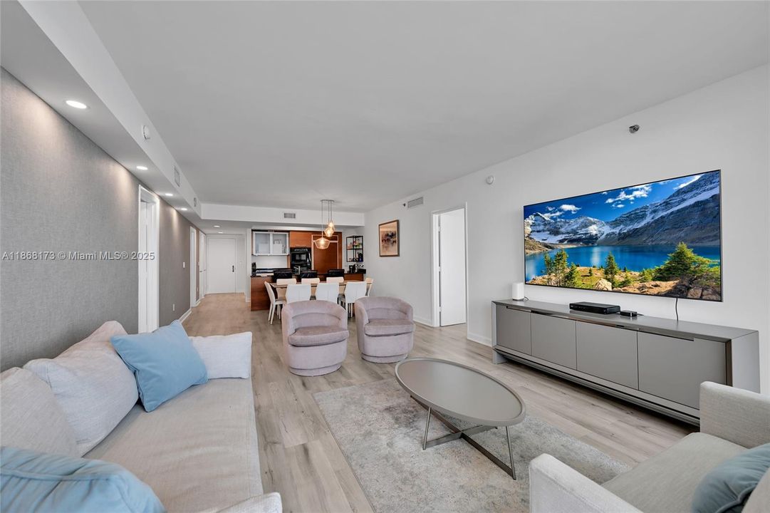 Active With Contract: $9,000 (2 beds, 3 baths, 1733 Square Feet)