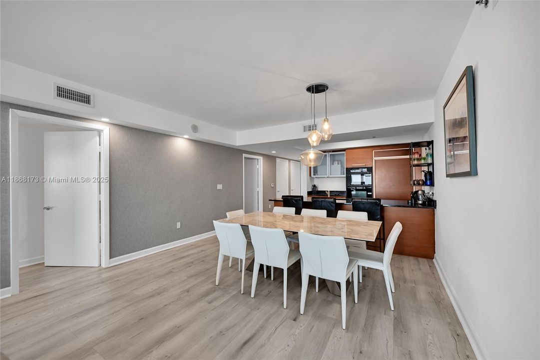 Active With Contract: $9,000 (2 beds, 3 baths, 1733 Square Feet)