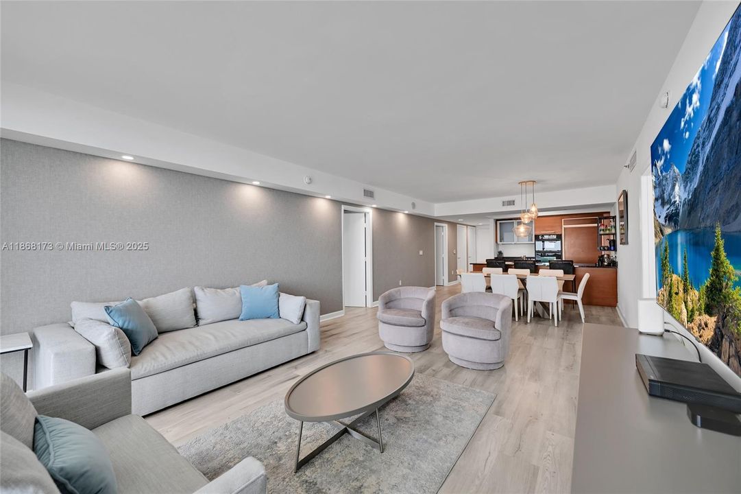 Active With Contract: $9,000 (2 beds, 3 baths, 1733 Square Feet)