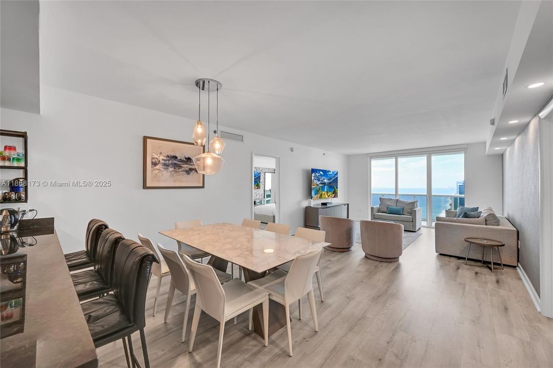 Active With Contract: $9,000 (2 beds, 3 baths, 1733 Square Feet)