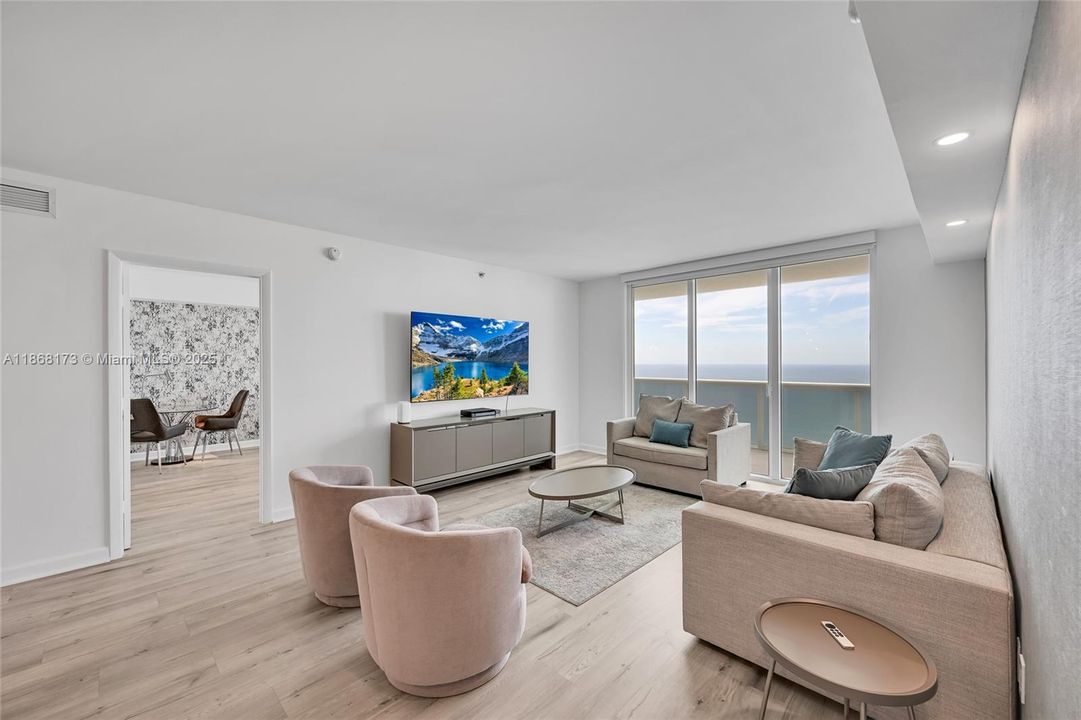 Active With Contract: $9,000 (2 beds, 3 baths, 1733 Square Feet)