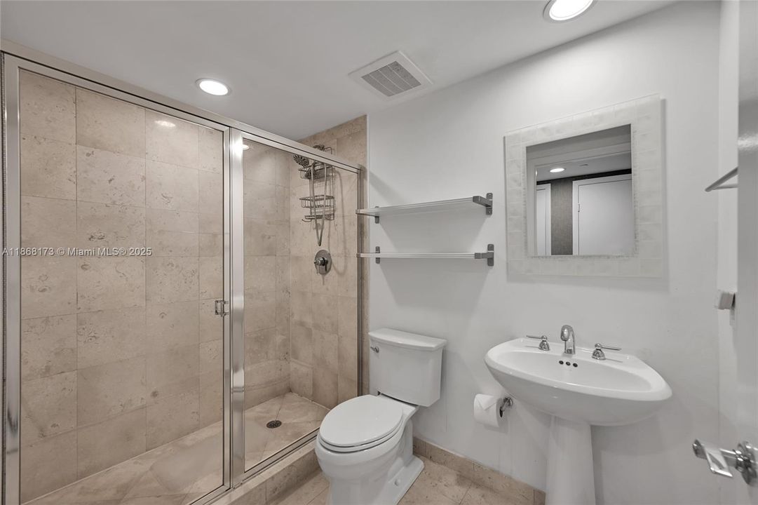 Active With Contract: $9,000 (2 beds, 3 baths, 1733 Square Feet)