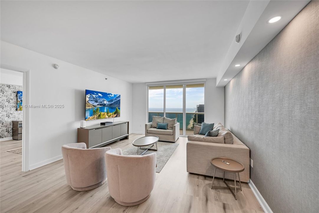 Active With Contract: $9,000 (2 beds, 3 baths, 1733 Square Feet)