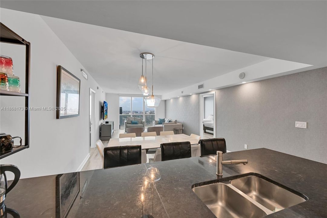 Active With Contract: $9,000 (2 beds, 3 baths, 1733 Square Feet)