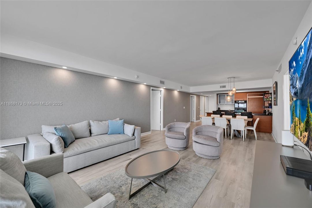 Active With Contract: $9,000 (2 beds, 3 baths, 1733 Square Feet)