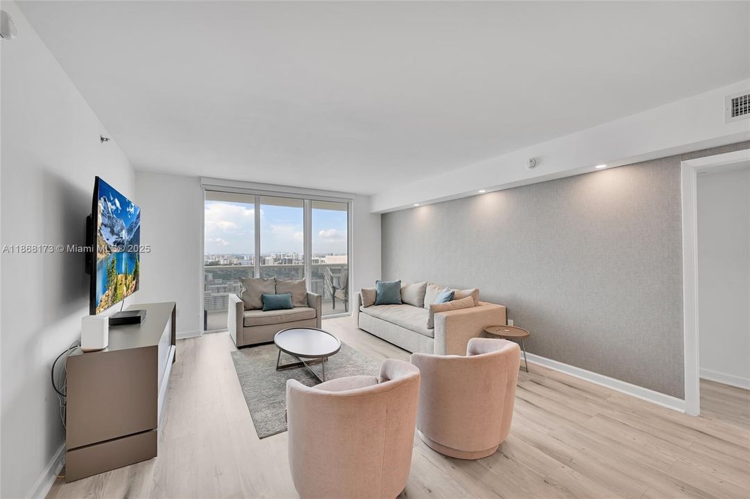 Active With Contract: $9,000 (2 beds, 3 baths, 1733 Square Feet)