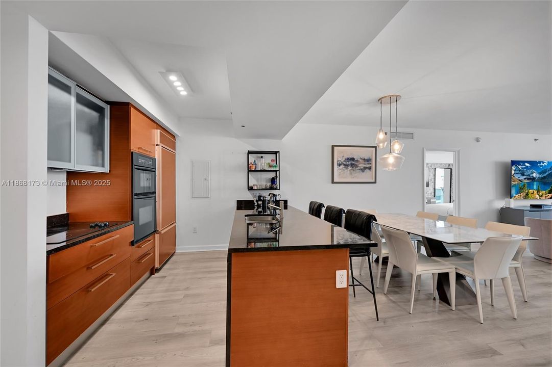 Active With Contract: $9,000 (2 beds, 3 baths, 1733 Square Feet)