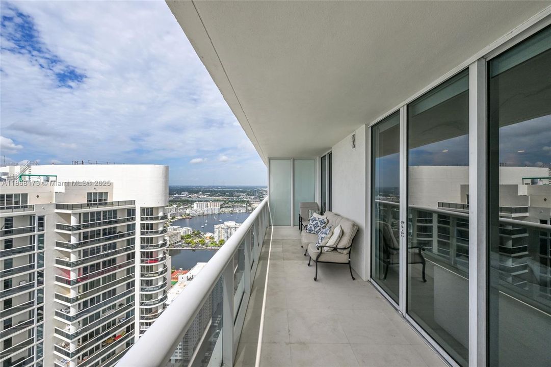 Active With Contract: $9,000 (2 beds, 3 baths, 1733 Square Feet)