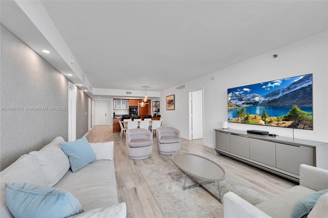 Active With Contract: $9,000 (2 beds, 3 baths, 1733 Square Feet)