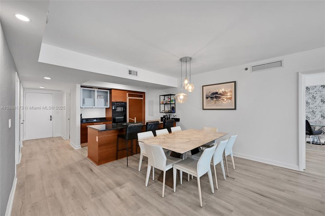 Active With Contract: $9,000 (2 beds, 3 baths, 1733 Square Feet)