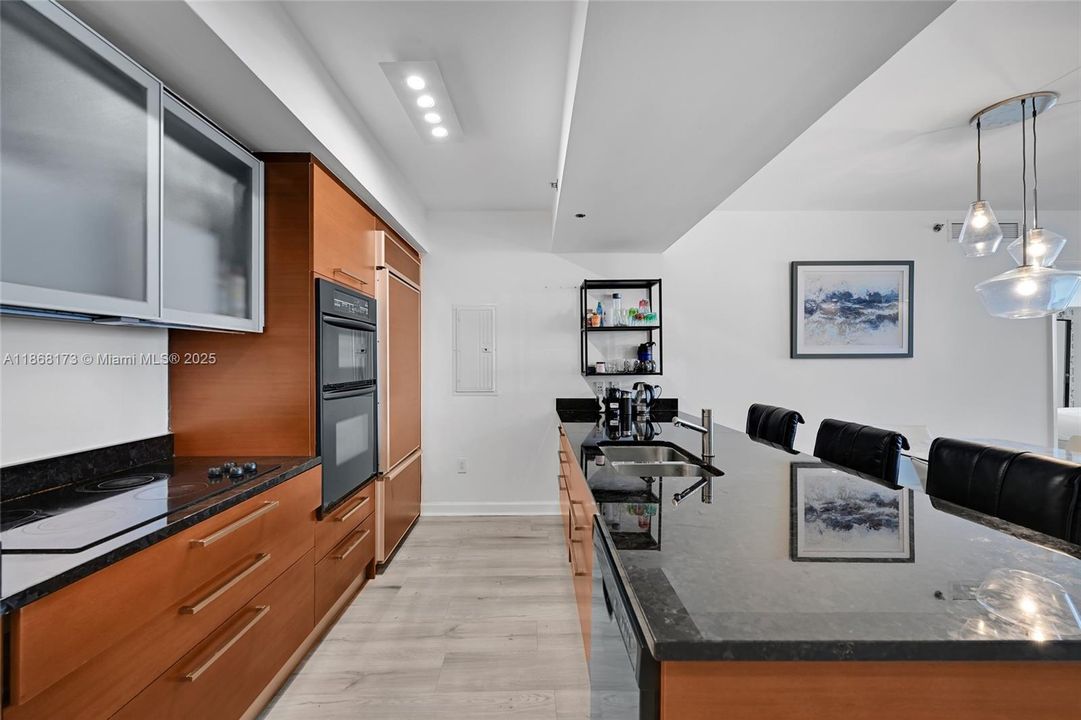 Active With Contract: $9,000 (2 beds, 3 baths, 1733 Square Feet)