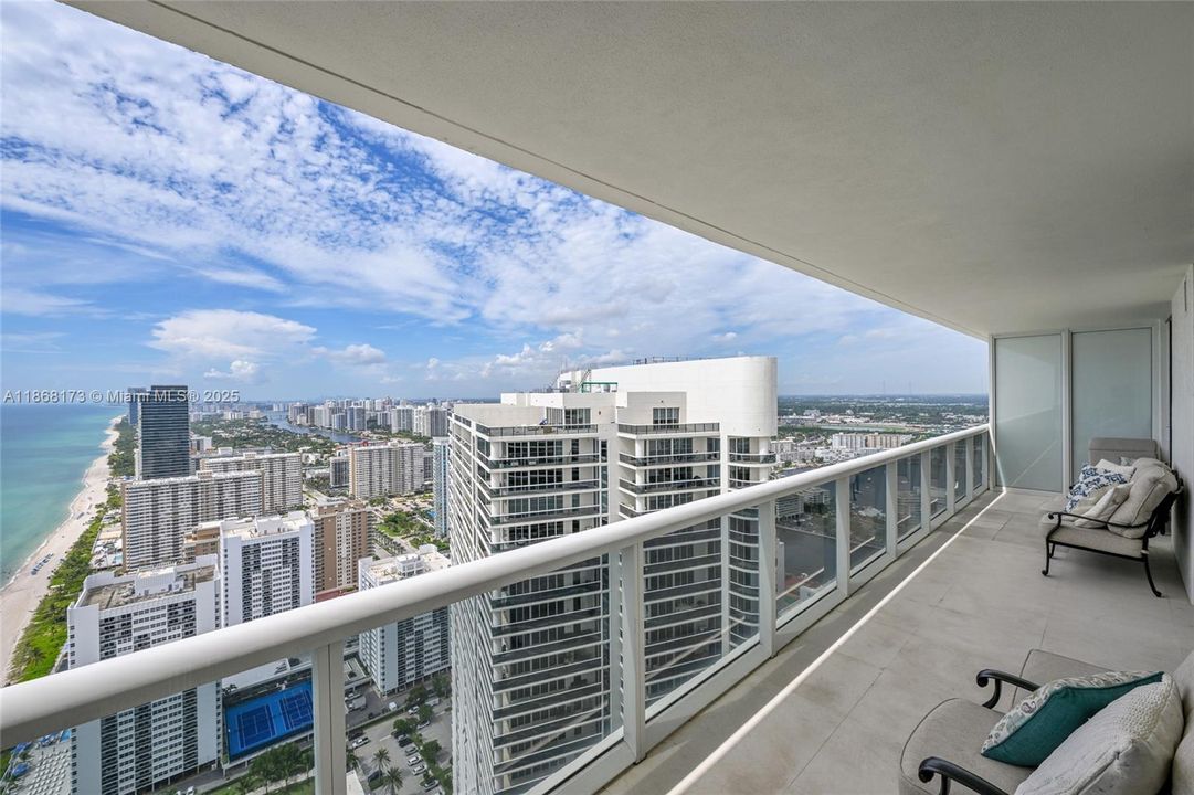 Active With Contract: $9,000 (2 beds, 3 baths, 1733 Square Feet)