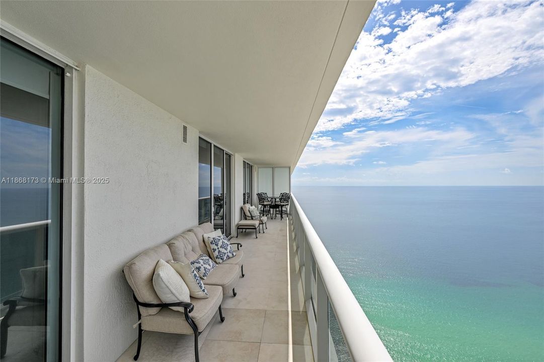 Active With Contract: $9,000 (2 beds, 3 baths, 1733 Square Feet)