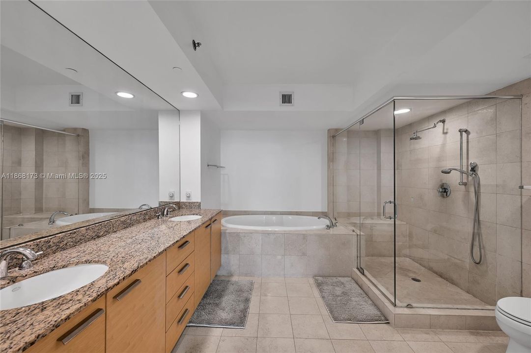 Active With Contract: $9,000 (2 beds, 3 baths, 1733 Square Feet)