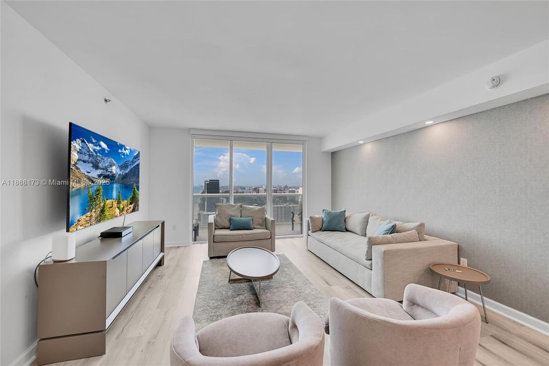 Active With Contract: $9,000 (2 beds, 3 baths, 1733 Square Feet)