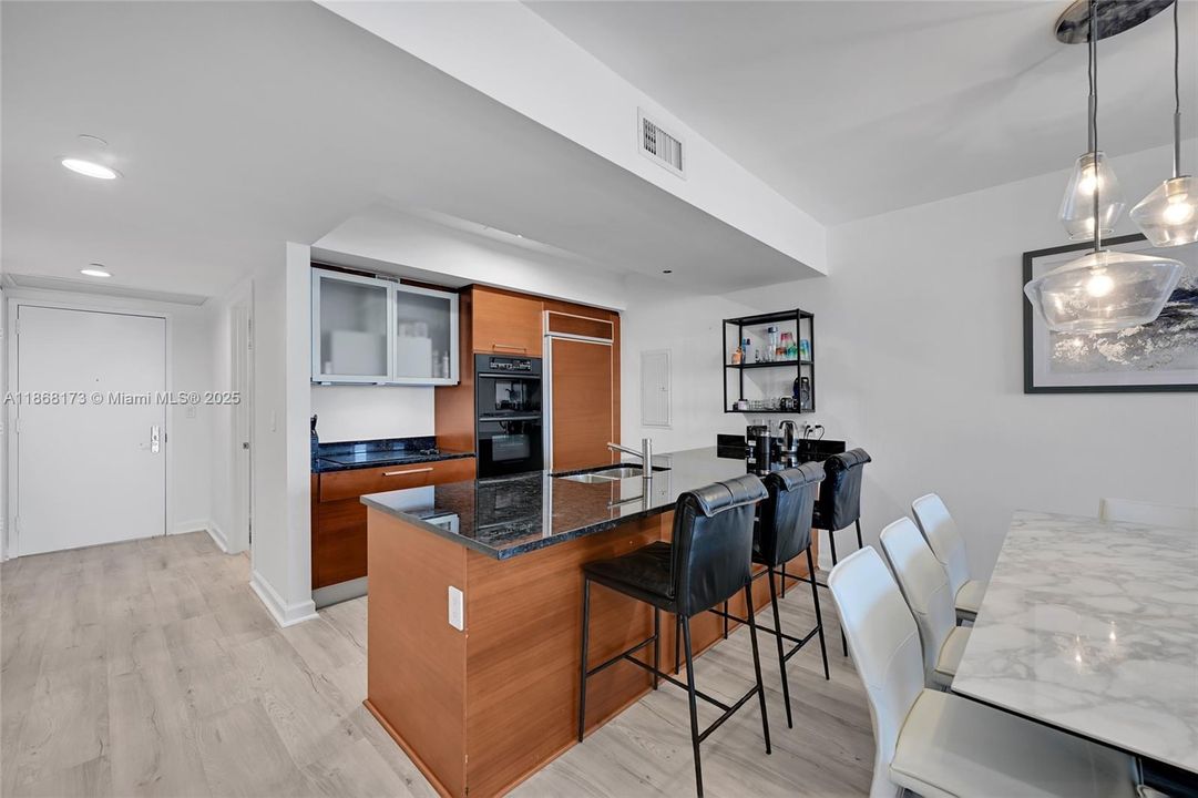 Active With Contract: $9,000 (2 beds, 3 baths, 1733 Square Feet)
