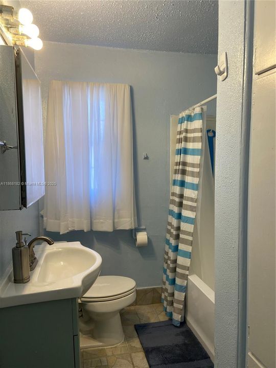 На продажу: $180,000 (4 спален, 3 ванн, 0 Квадратных фут)