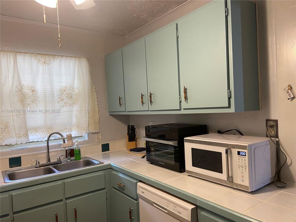 На продажу: $180,000 (4 спален, 3 ванн, 0 Квадратных фут)