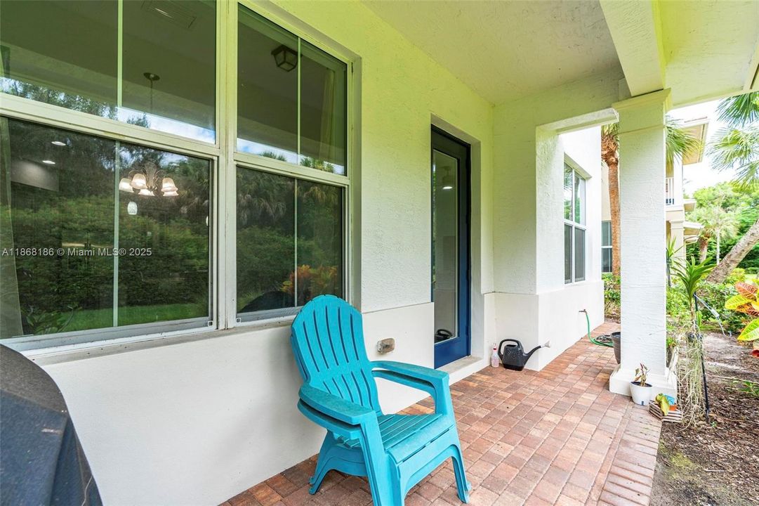 最近售出: $639,999 (3 贝兹, 2 浴室, 2154 平方英尺)