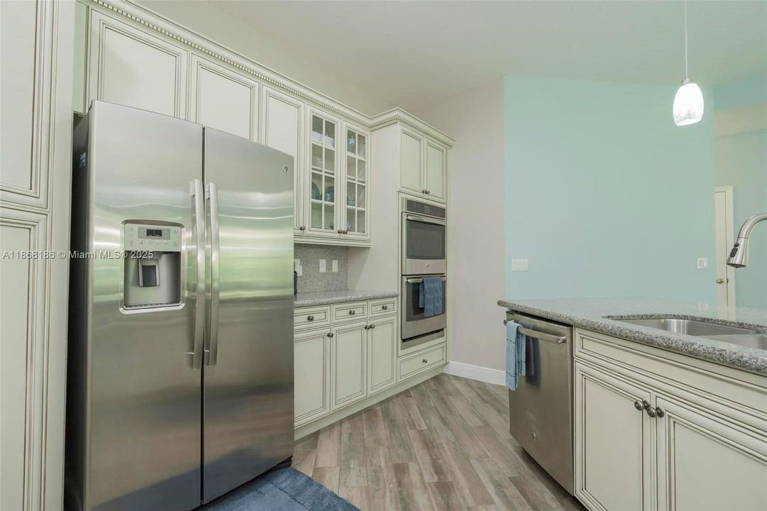 最近售出: $639,999 (3 贝兹, 2 浴室, 2154 平方英尺)