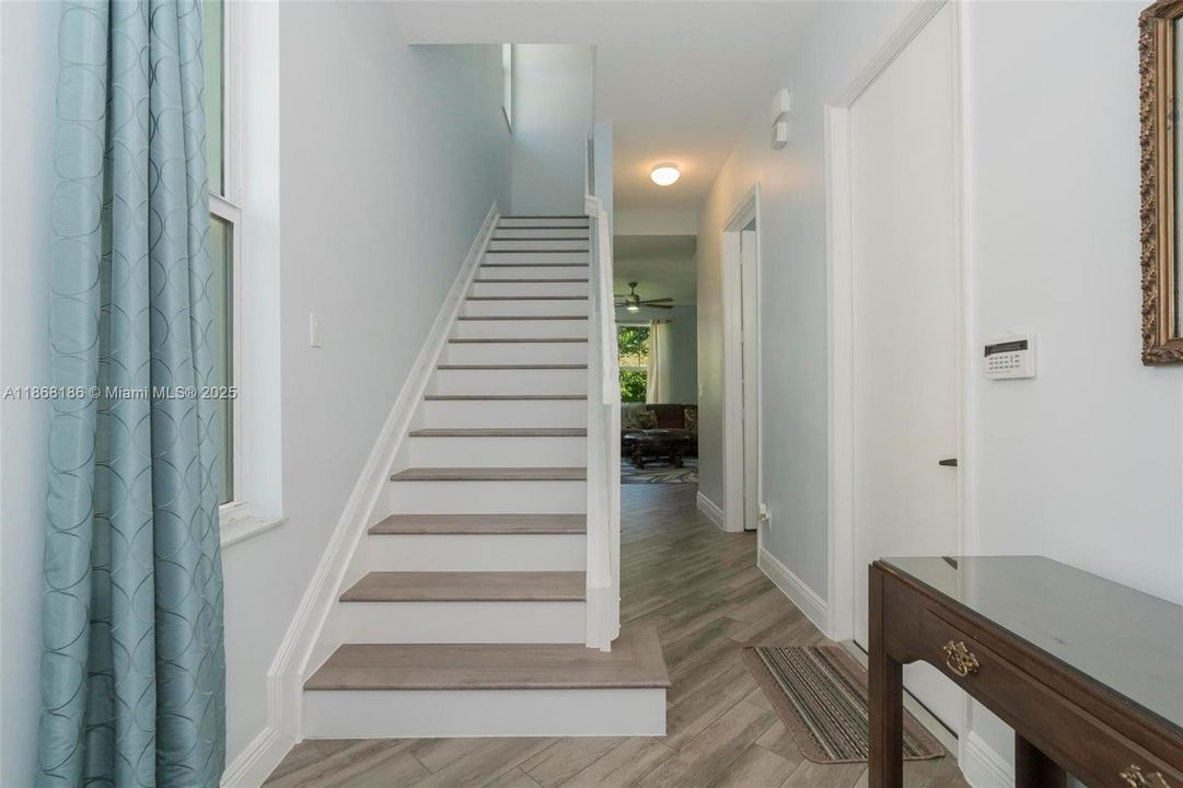 最近售出: $639,999 (3 贝兹, 2 浴室, 2154 平方英尺)