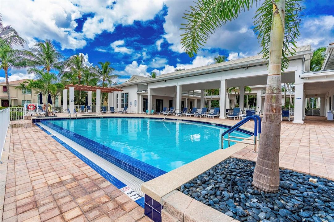 最近售出: $639,999 (3 贝兹, 2 浴室, 2154 平方英尺)