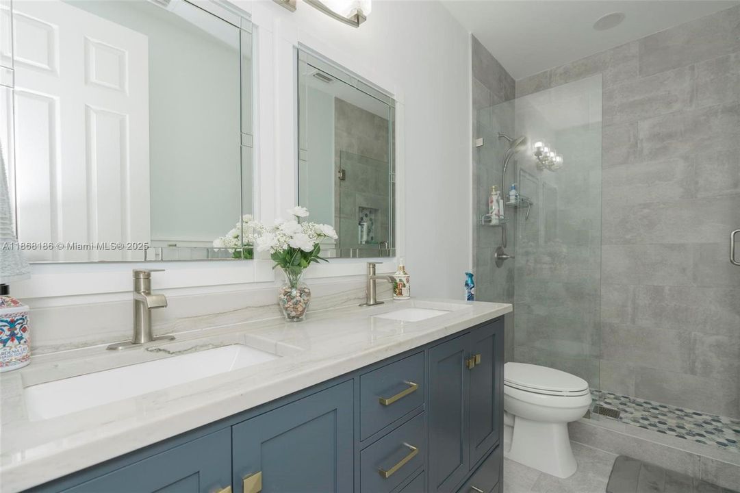 最近售出: $639,999 (3 贝兹, 2 浴室, 2154 平方英尺)