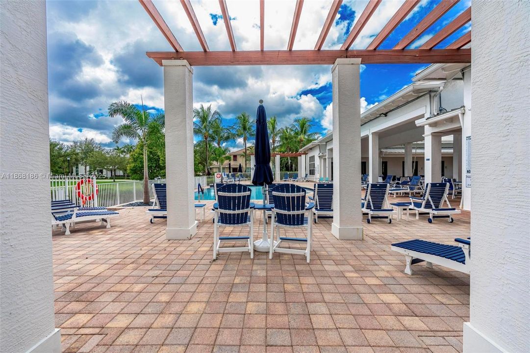 最近售出: $639,999 (3 贝兹, 2 浴室, 2154 平方英尺)