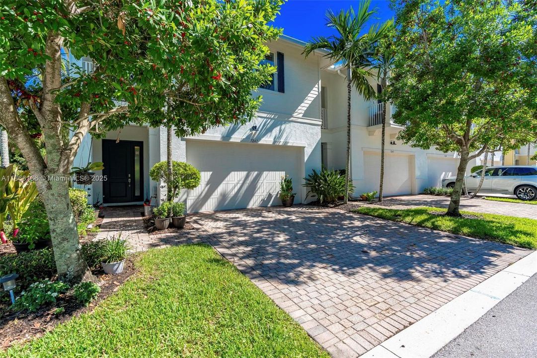 最近售出: $639,999 (3 贝兹, 2 浴室, 2154 平方英尺)