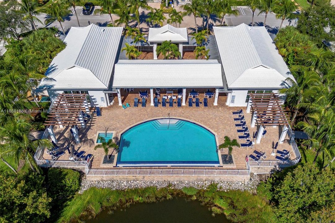 最近售出: $639,999 (3 贝兹, 2 浴室, 2154 平方英尺)