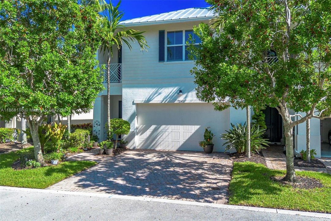 最近售出: $639,999 (3 贝兹, 2 浴室, 2154 平方英尺)