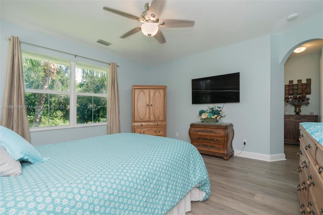 最近售出: $639,999 (3 贝兹, 2 浴室, 2154 平方英尺)