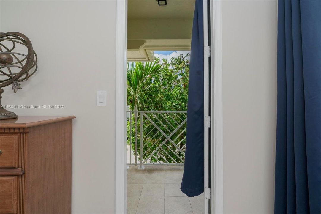 最近售出: $639,999 (3 贝兹, 2 浴室, 2154 平方英尺)