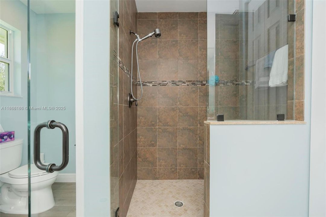 最近售出: $639,999 (3 贝兹, 2 浴室, 2154 平方英尺)