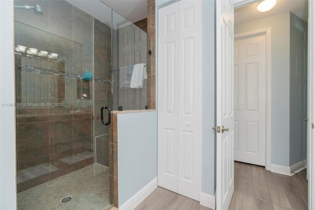 最近售出: $639,999 (3 贝兹, 2 浴室, 2154 平方英尺)