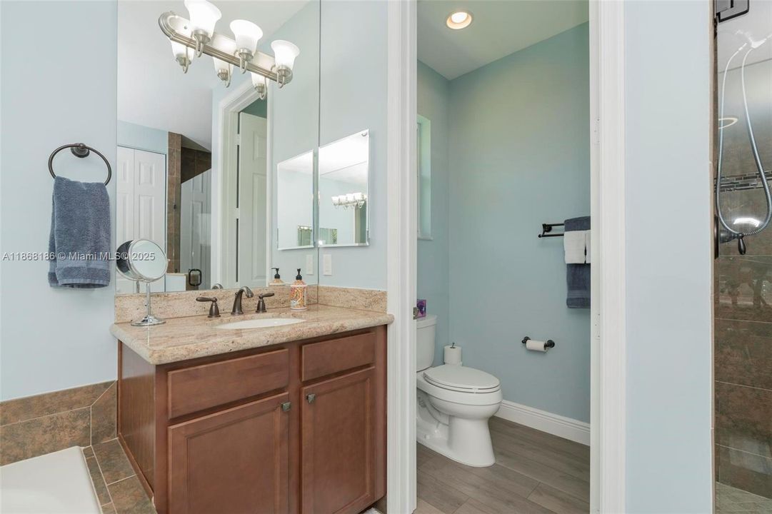 最近售出: $639,999 (3 贝兹, 2 浴室, 2154 平方英尺)