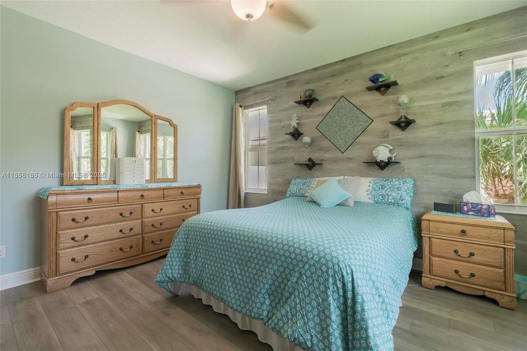 最近售出: $639,999 (3 贝兹, 2 浴室, 2154 平方英尺)