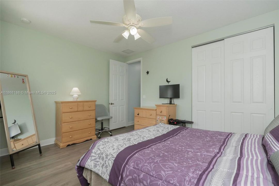 最近售出: $639,999 (3 贝兹, 2 浴室, 2154 平方英尺)