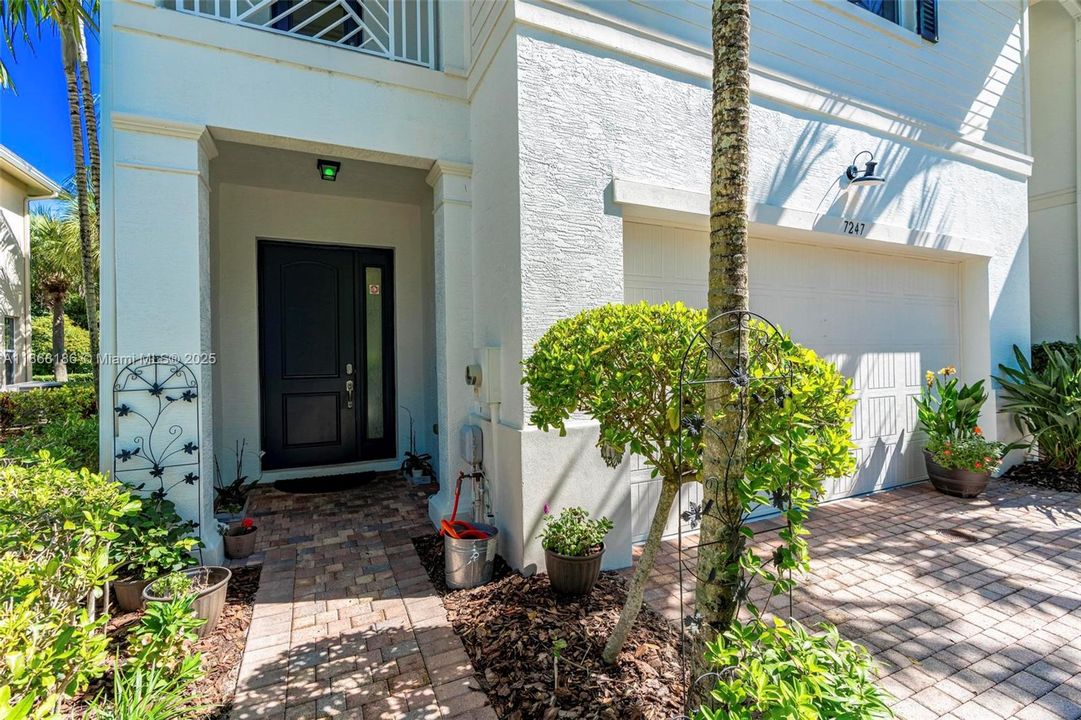 最近售出: $639,999 (3 贝兹, 2 浴室, 2154 平方英尺)