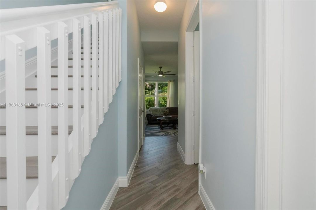 最近售出: $639,999 (3 贝兹, 2 浴室, 2154 平方英尺)