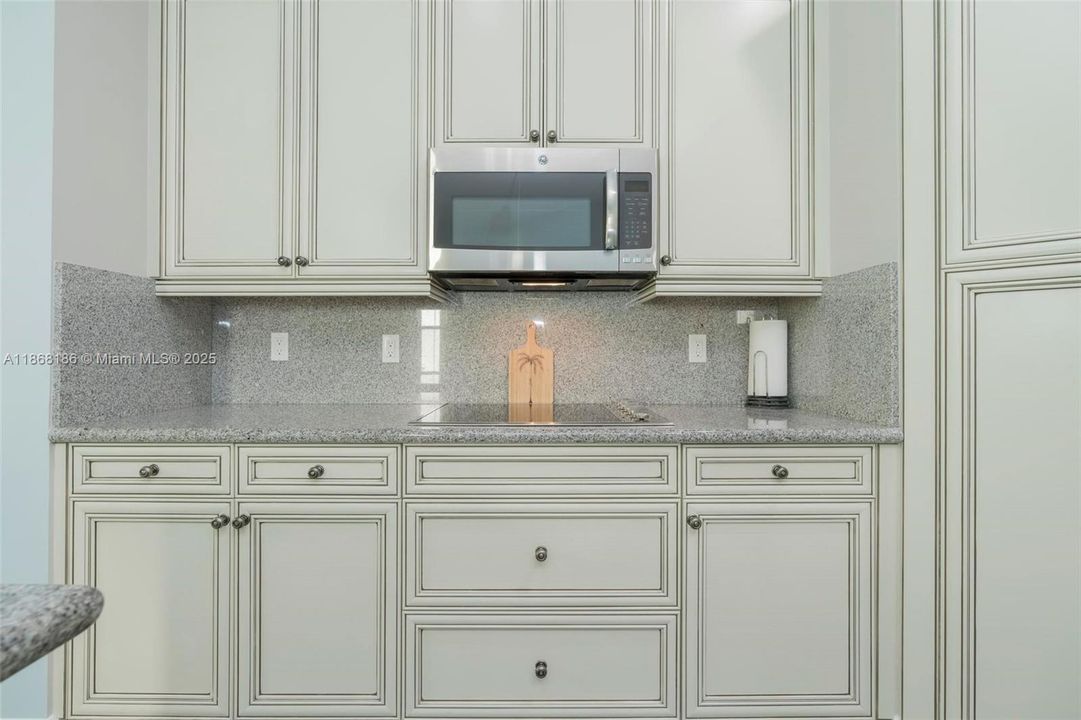 最近售出: $639,999 (3 贝兹, 2 浴室, 2154 平方英尺)