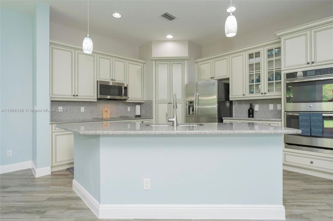 最近售出: $639,999 (3 贝兹, 2 浴室, 2154 平方英尺)