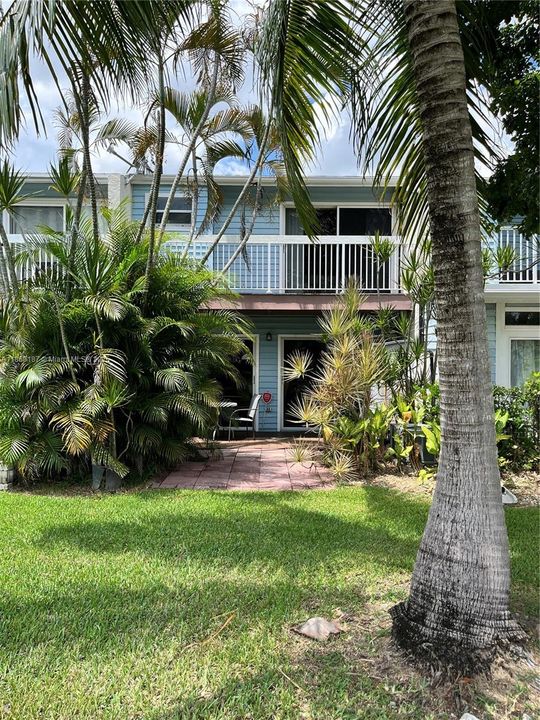 На продажу: $299,900 (2 спален, 2 ванн, 1285 Квадратных фут)