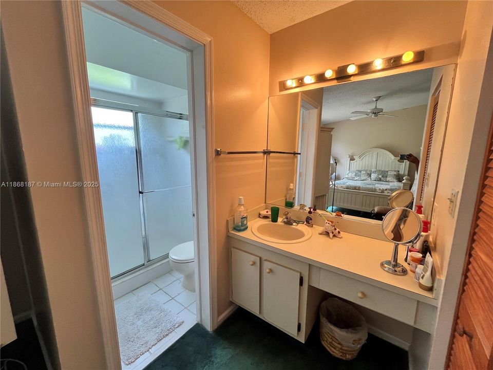 На продажу: $299,900 (2 спален, 2 ванн, 1285 Квадратных фут)