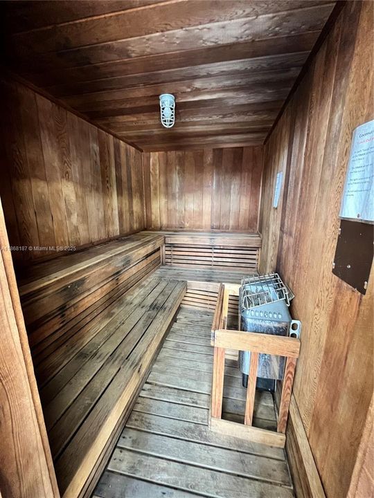 На продажу: $299,900 (2 спален, 2 ванн, 1285 Квадратных фут)