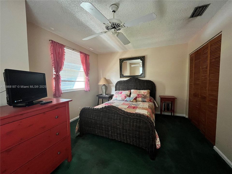 На продажу: $299,900 (2 спален, 2 ванн, 1285 Квадратных фут)