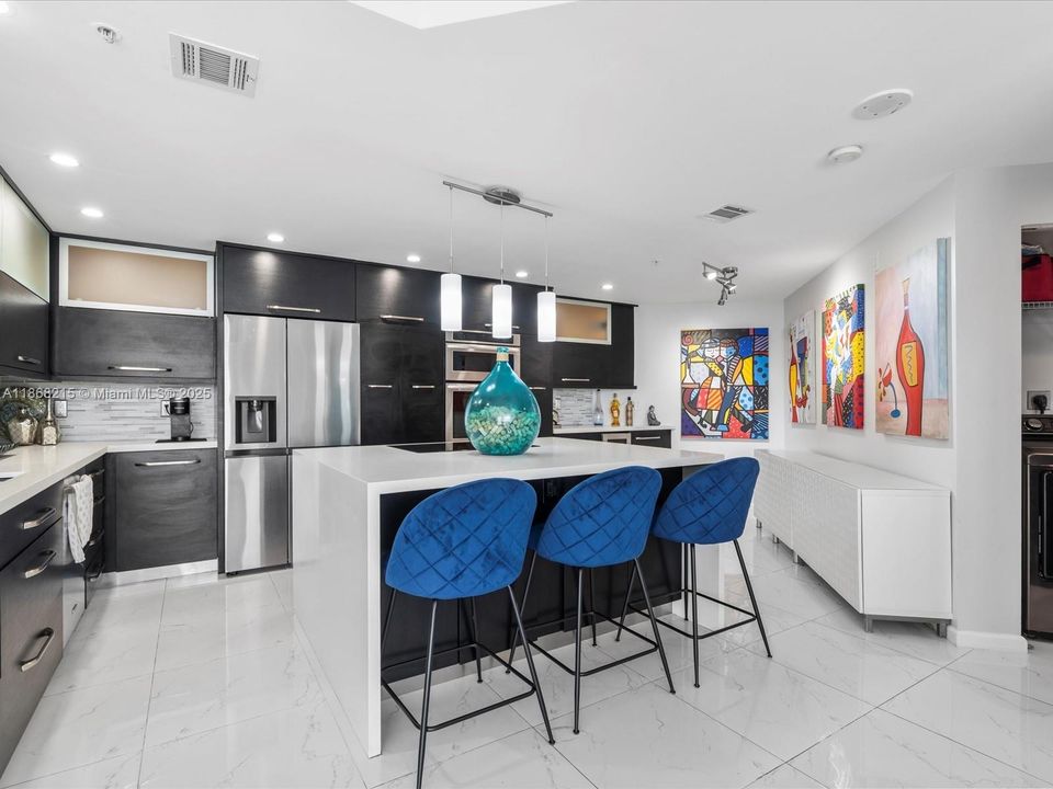 For Sale: $1,099,000 (2 beds, 2 baths, 1800 Square Feet)