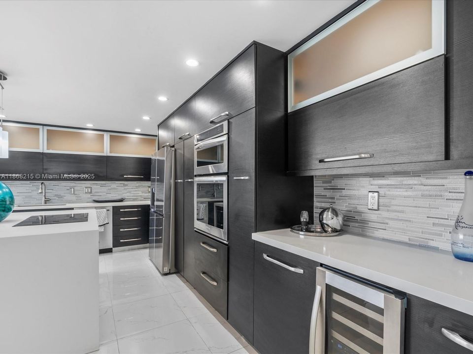 For Sale: $1,099,000 (2 beds, 2 baths, 1800 Square Feet)